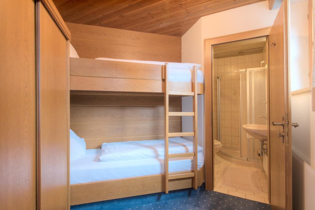 Hotel Garni Almjur Sankt Anton am Arlberg Room photo